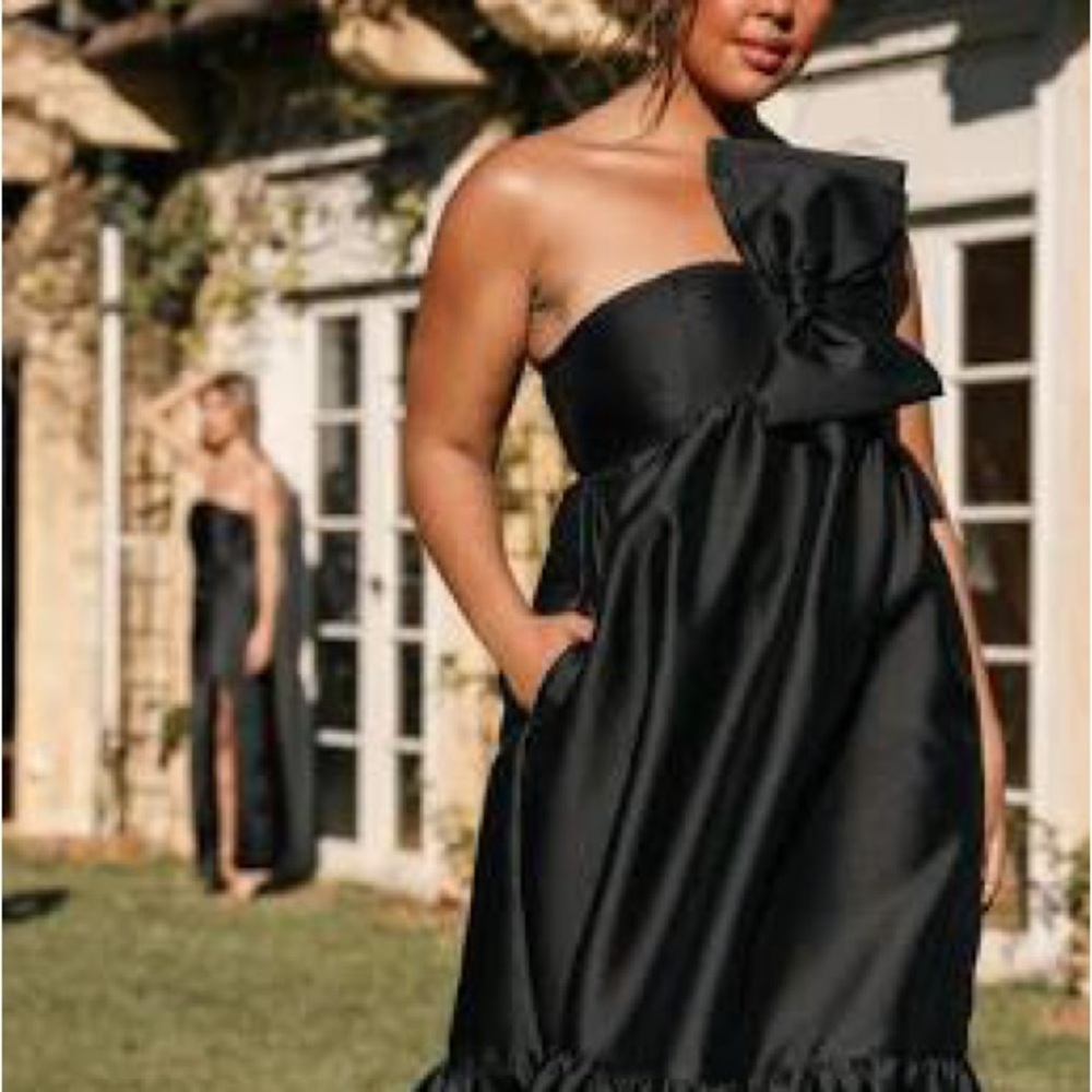 Elegant Black One-Shoulder Bow Dress